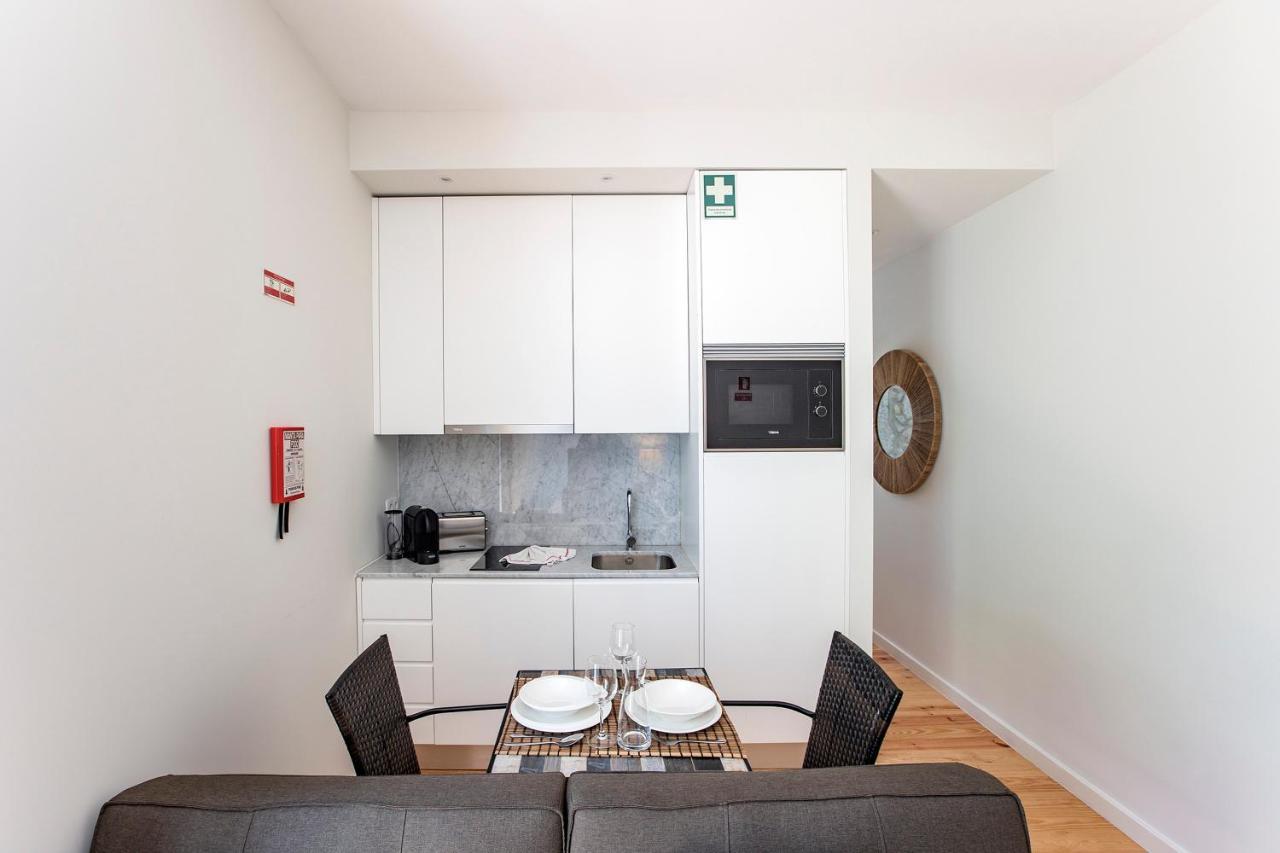 Central Studio W/ Pool, Ac & Patio By Lovelystay Porto Buitenkant foto