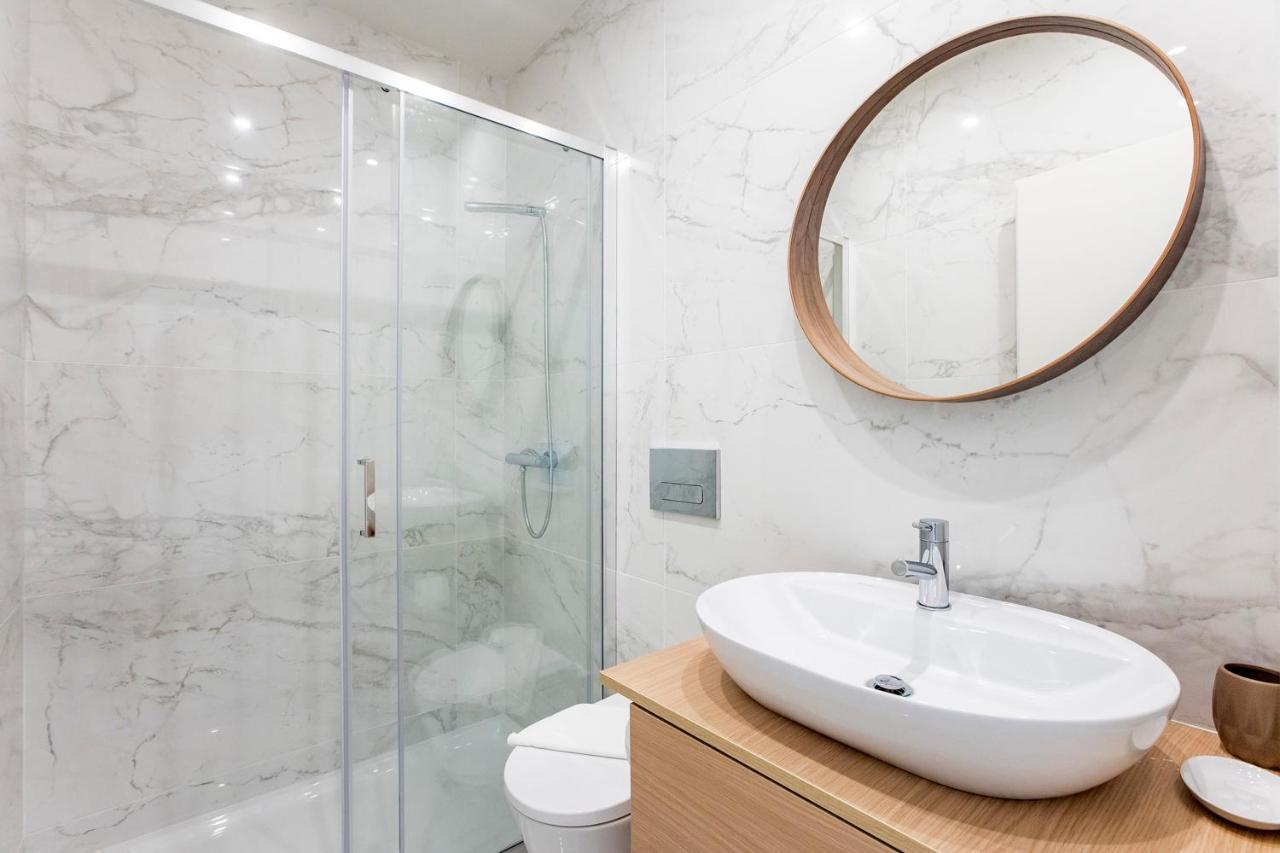 Central Studio W/ Pool, Ac & Patio By Lovelystay Porto Buitenkant foto