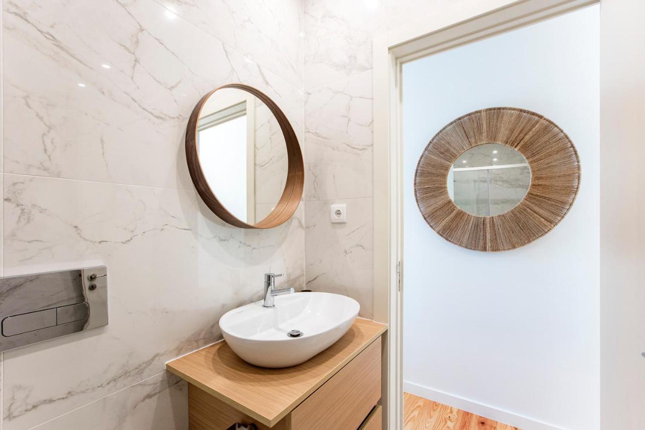 Central Studio W/ Pool, Ac & Patio By Lovelystay Porto Buitenkant foto